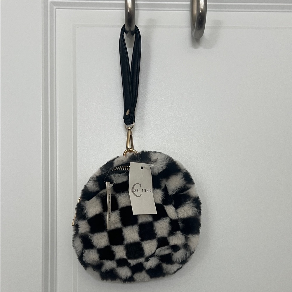 5/$25 NWT Cato Black and White Checkered Fur Wristlet